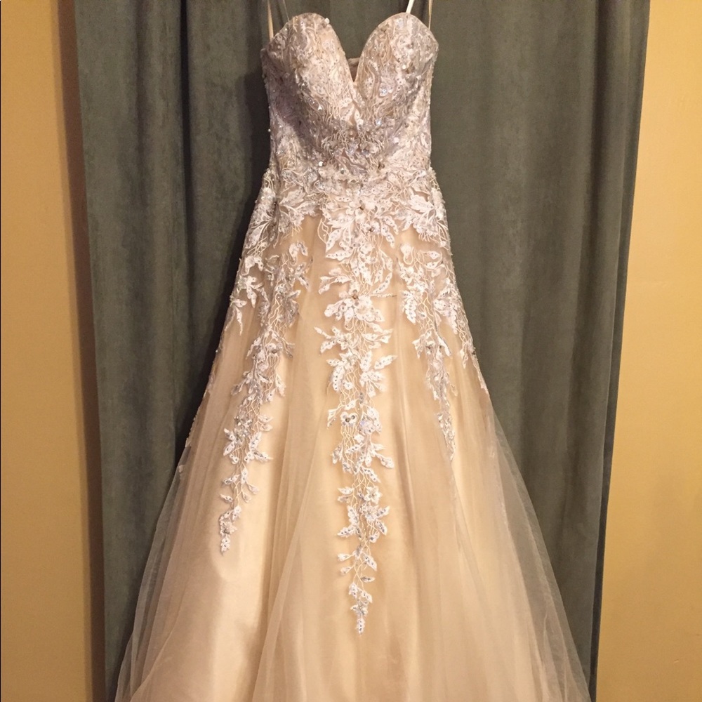 Prom/wedding dress